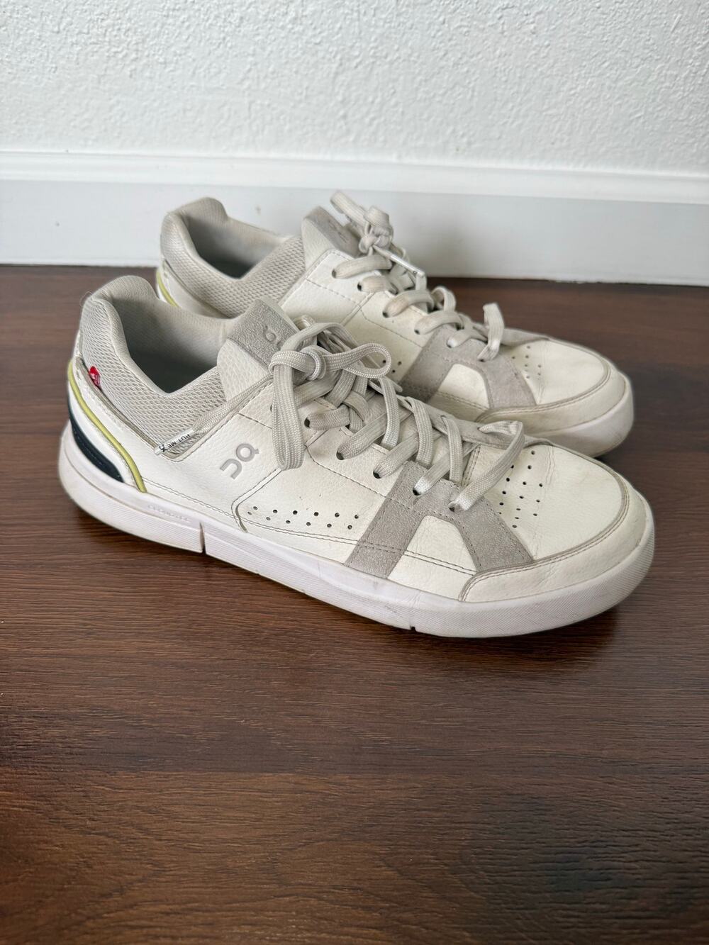 On Running The Roger Clubhouse Sneakers White Sz 9 Casual Everyday Preppy